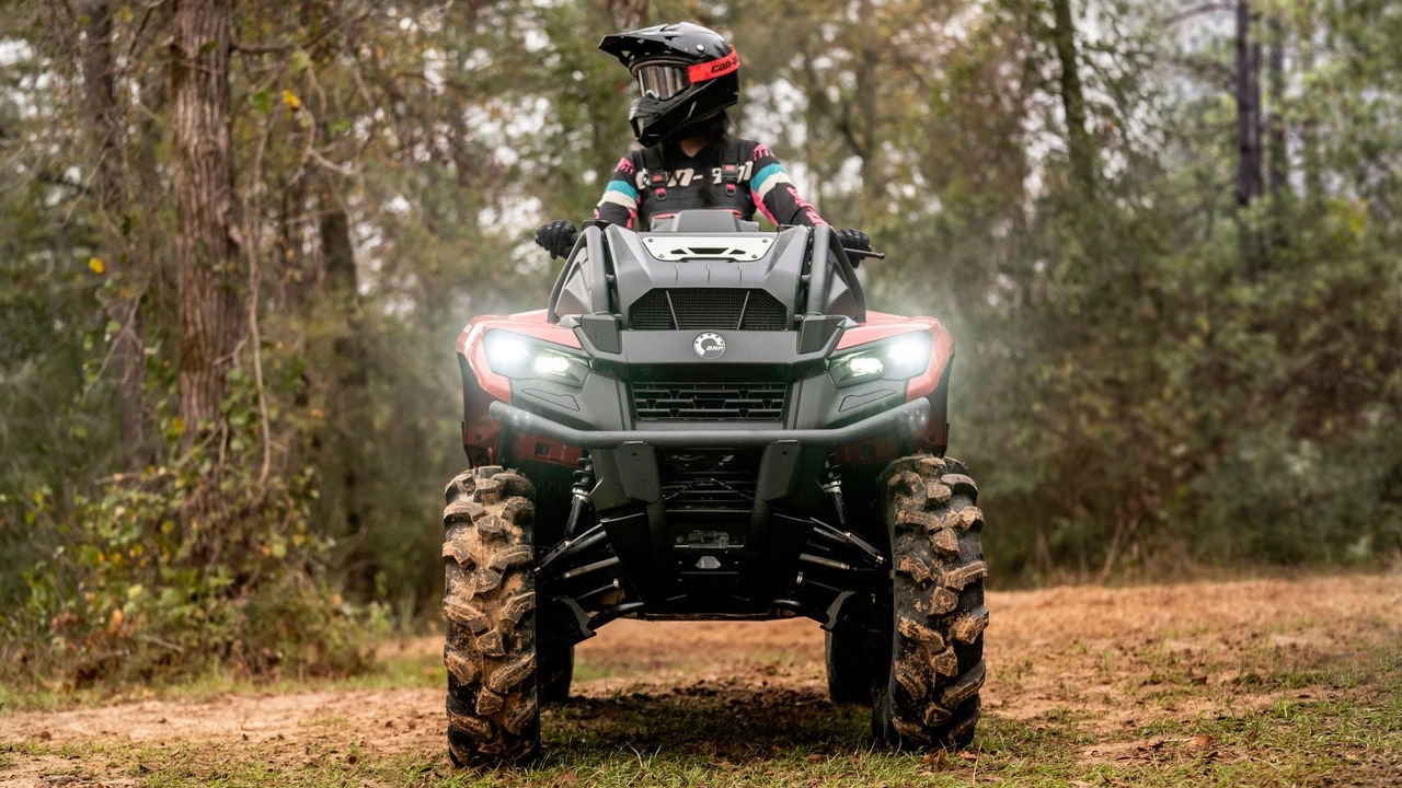 Can-Am Outlander 570: quad, który nie udaje „do wszystkiego” – on naprawdę robi robotę w terenie i wokół domu